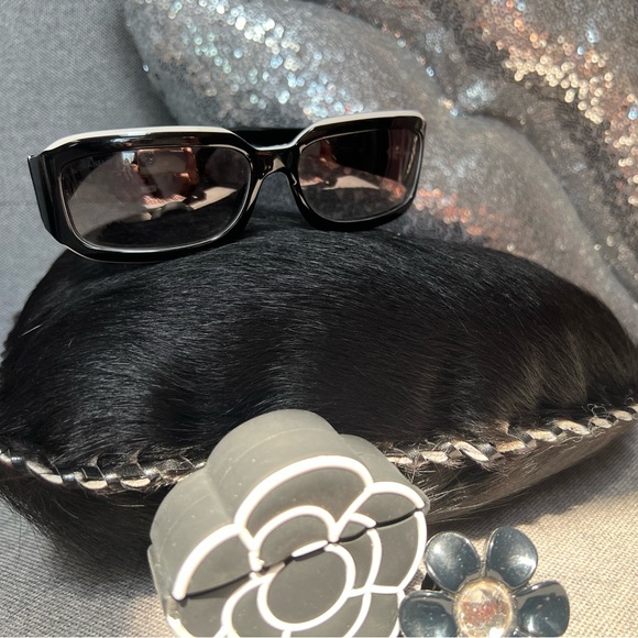 😎AUTHENTIC CHANEL BLACK AND WHITES😎 - Picture 8 of 8